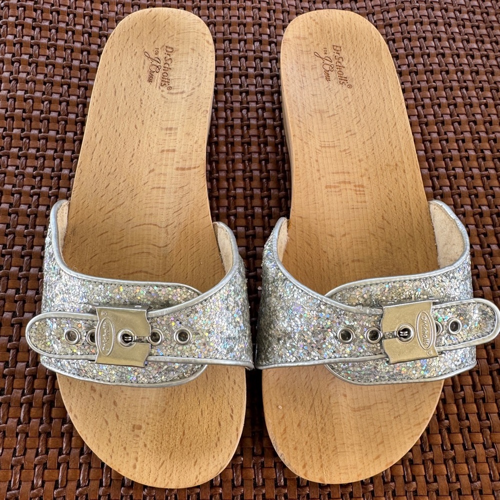 Dr. Scholl's Silver Sandals with Glitter Strap and Silver Buckle. Size 8